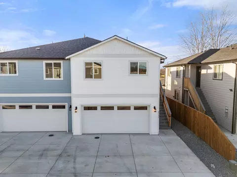 Exterior - 4730 Gebhard Rd, Central Point, OR 97502 photo 3 of 4