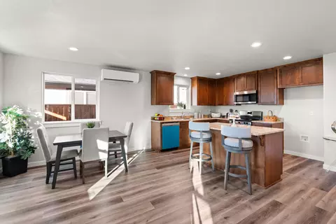 Kitchen - 4730 Gebhard Rd, Central Point, OR 97502 photo 2 of 4