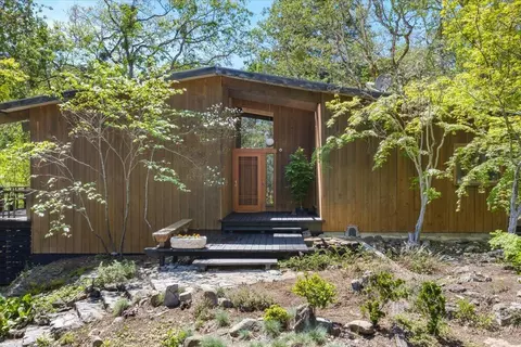 2260 Jasmine Ave, Medford, OR 97501