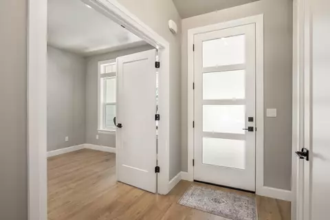 Entry Way - 60163 Crater Rd, Bend, OR 97702 photo 2 of 4