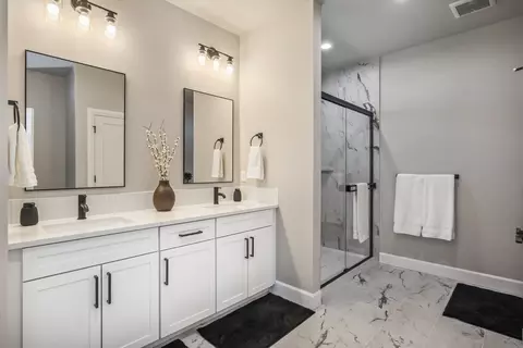 Bath - 60163 Crater Rd, Bend, OR 97702 photo 1 of 2