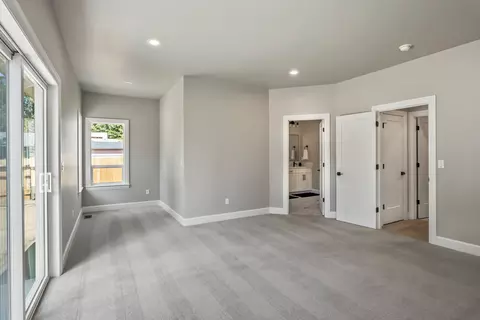 Bedroom - 60163 Crater Rd, Bend, OR 97702 photo 2 of 4