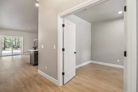 Entry Way - 60163 Crater Rd, Bend, OR 97702 photo 3 of 4