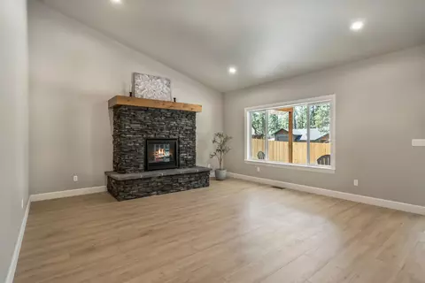 Living - 60163 Crater Rd, Bend, OR 97702 photo 3 of 5
