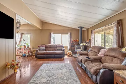 52851 Wayside Loop, La Pine, OR 97739 photo 3