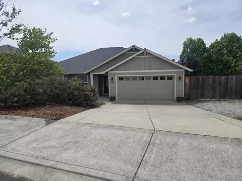 1168 Highlands Dr, Eagle Point, OR 97524