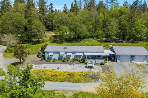 2447 Stringer Gap Rd, Grants Pass, OR 97527