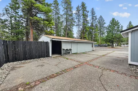 Exterior - 51448 Cedar Rd, La Pine, OR 97739 photo 2 of 12