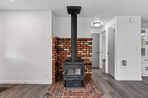Living - 51448 Cedar Rd, La Pine, OR 97739 photo 4 of 5