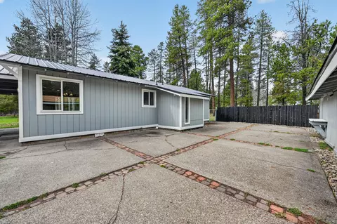 Exterior - 51448 Cedar Rd, La Pine, OR 97739 photo 4 of 12
