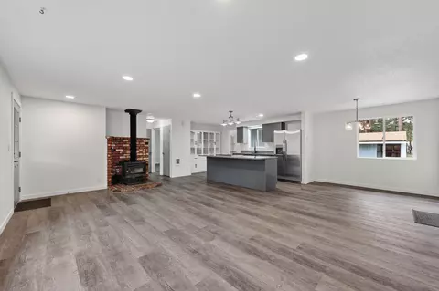 Living - 51448 Cedar Rd, La Pine, OR 97739 photo 5 of 5