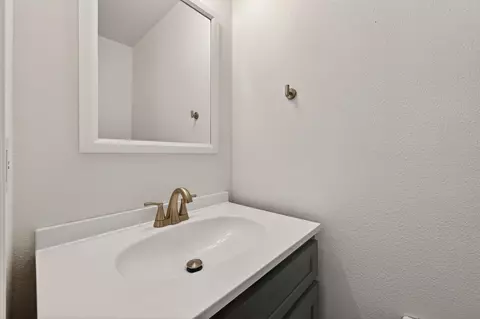 Bath - 51448 Cedar Rd, La Pine, OR 97739 photo 4 of 4