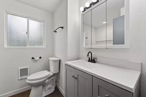 Bath - 51448 Cedar Rd, La Pine, OR 97739 photo 2 of 4