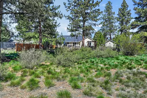 Exterior - 19563 Apache Rd, Bend, OR 97702 photo 19 of 23