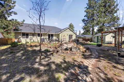 Exterior - 19563 Apache Rd, Bend, OR 97702 photo 14 of 23
