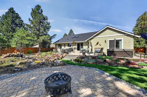 Exterior - 19563 Apache Rd, Bend, OR 97702 photo 7 of 23