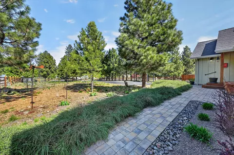 Exterior - 19563 Apache Rd, Bend, OR 97702 photo 9 of 23