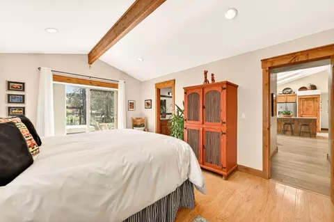 Bedroom - 19563 Apache Rd, Bend, OR 97702 photo 5 of 7
