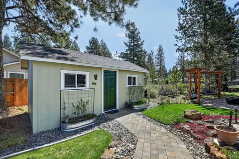 Exterior - 19563 Apache Rd, Bend, OR 97702 photo 12 of 23