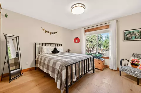 Bedroom - 19563 Apache Rd, Bend, OR 97702 photo 6 of 7