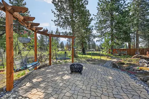 Exterior - 19563 Apache Rd, Bend, OR 97702 photo 11 of 23