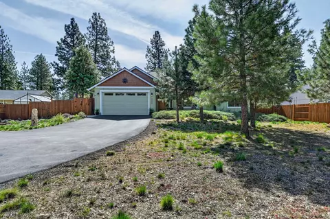 Exterior - 19563 Apache Rd, Bend, OR 97702 photo 22 of 23