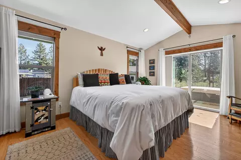 Bedroom - 19563 Apache Rd, Bend, OR 97702 photo 1 of 7