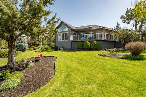 1938 Osprey Dr, Redmond, OR 97756