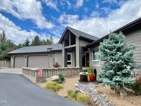 1938 Osprey Dr, Redmond, OR 97756