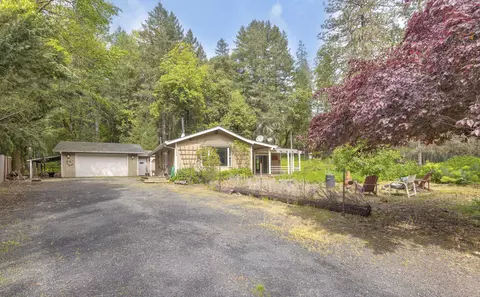5520 Riverbanks Rd, Grants Pass, OR 97527