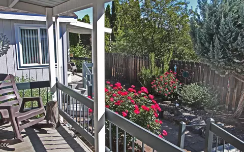 2410 NE Buckwheat Ct, Bend, OR 97701 photo 30