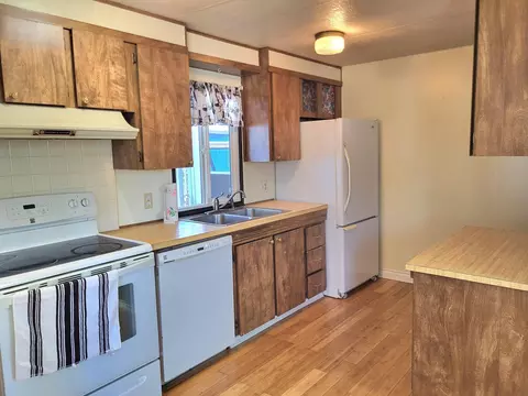 2385 Table Rock Rd #SPC 28, Medford, OR 97501