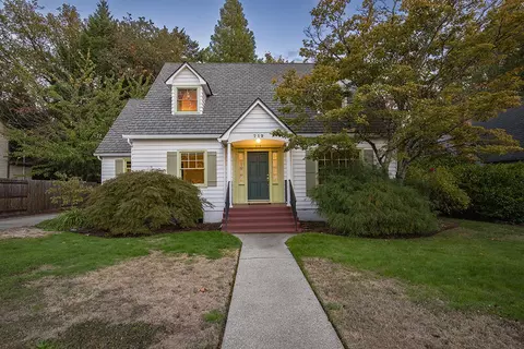 719 NW 3rd St, Grants Pass, OR 97526