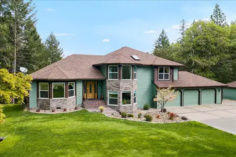 944 Sleepy Hollow Loop, Grants Pass, OR 97527