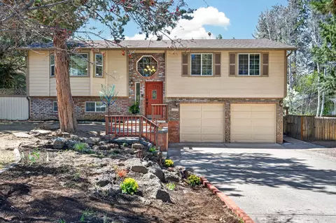 1213 SE Teakwood Dr, Bend, OR 97702