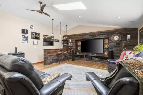 Living - 61181 Hitching Post Ln, Bend, OR 97702 photo 3 of 4