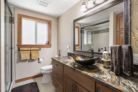 Bath - 61181 Hitching Post Ln, Bend, OR 97702 photo 2 of 2