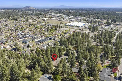 View/Area - 61181 Hitching Post Ln, Bend, OR 97702 photo 2 of 14