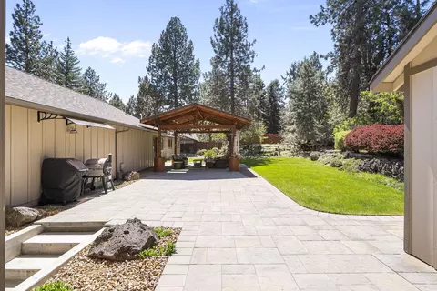 Exterior - 61181 Hitching Post Ln, Bend, OR 97702 photo 6 of 15