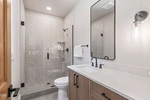 Bath - 56322 Fireglass Loop #174, Bend, OR 97707 photo 3 of 7