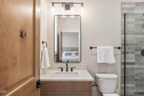 Bath - 56322 Fireglass Loop #174, Bend, OR 97707 photo 5 of 7