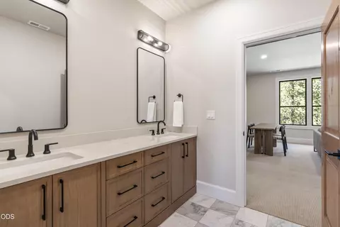 Bath - 56322 Fireglass Loop #174, Bend, OR 97707 photo 7 of 7