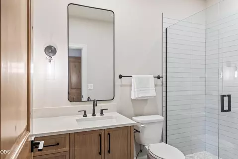 Bath - 56322 Fireglass Loop #174, Bend, OR 97707 photo 6 of 7