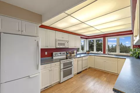 Kitchen - 17722 Pope Rd, Merrill, OR 97633 photo 2 of 6