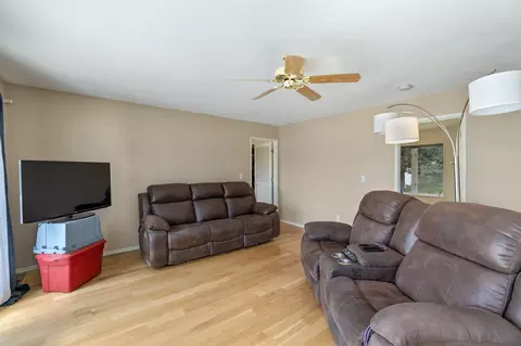 Living - 17722 Pope Rd, Merrill, OR 97633 photo 2 of 2