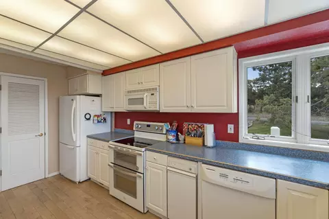 Kitchen - 17722 Pope Rd, Merrill, OR 97633 photo 3 of 6