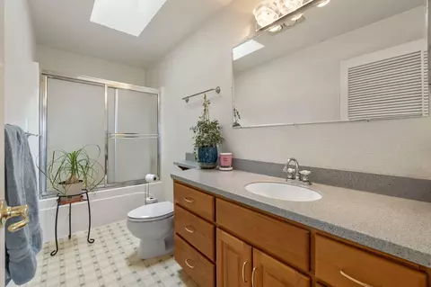 Bath - 17722 Pope Rd, Merrill, OR 97633 photo 4 of 4
