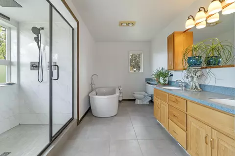 Bath - 17722 Pope Rd, Merrill, OR 97633 photo 1 of 4