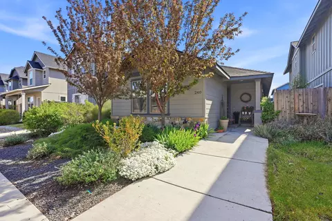 240 NW 30th St, Redmond, OR 97756