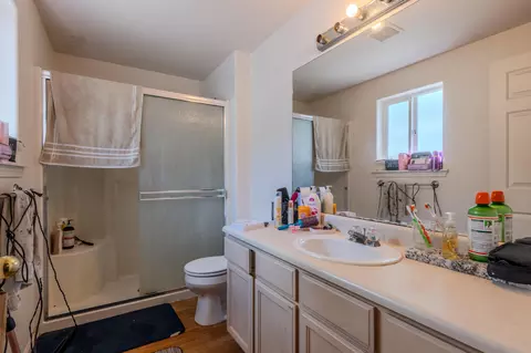 Bath - 436 St Clair Way, Eagle Point, OR 97524 photo 1 of 2